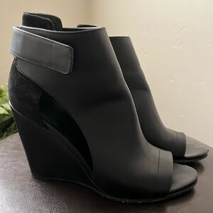 Vince Katia Wedge Open Toe Sandals Size 7 US/ 37 EU